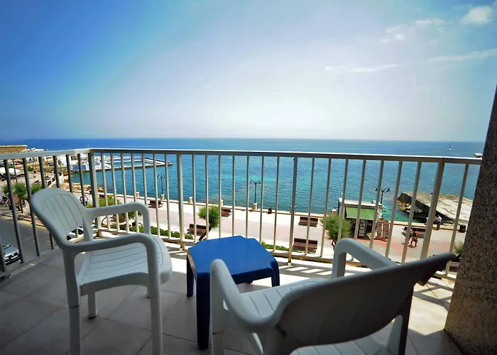 Hotel with view: Sliema Chalet Hotel