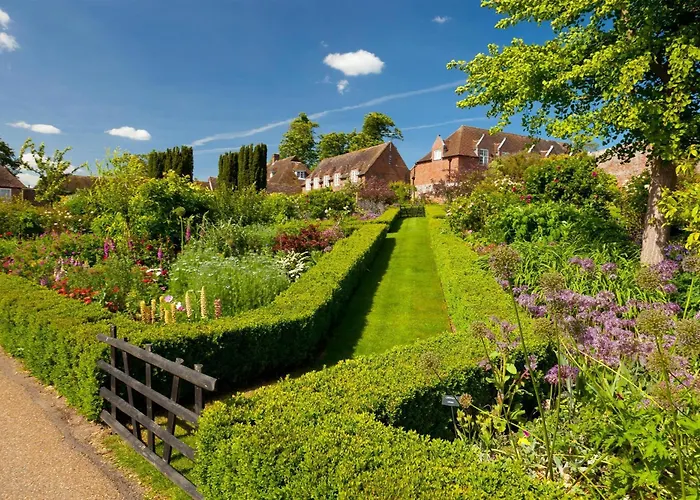 Cabin: Leeds Castle Stable Courtyard Bed And Breakfast