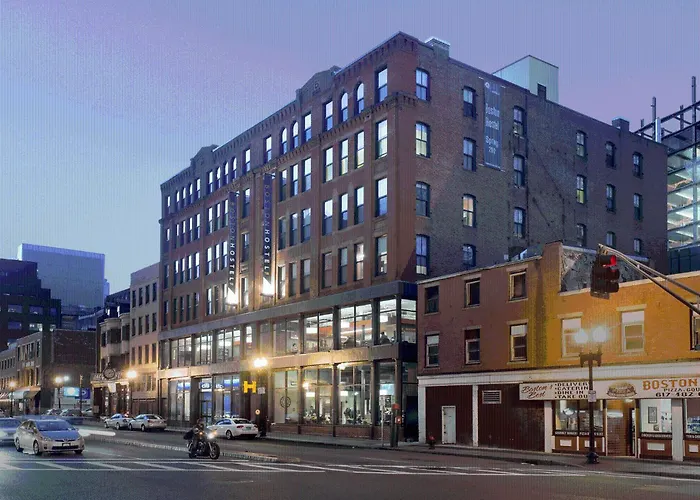 Hotel near College: Hi Boston Hostel