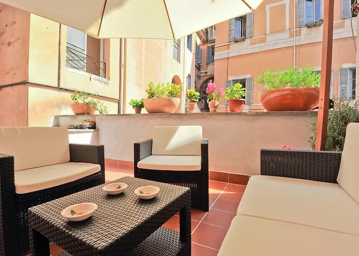 Family Hotel: History Suite