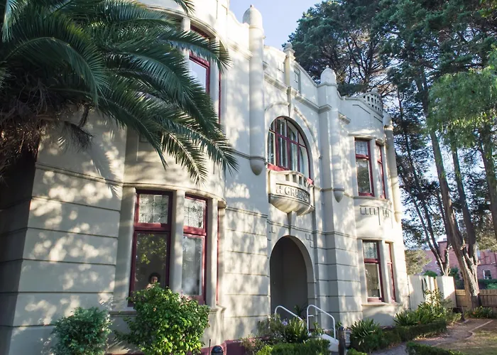 Luxury hotel only: Toorak Manor Hotel Free Parking