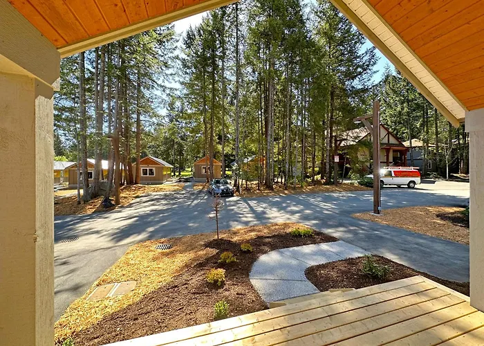 Luxury hotel only: Crown Isle Resort & Golf Community