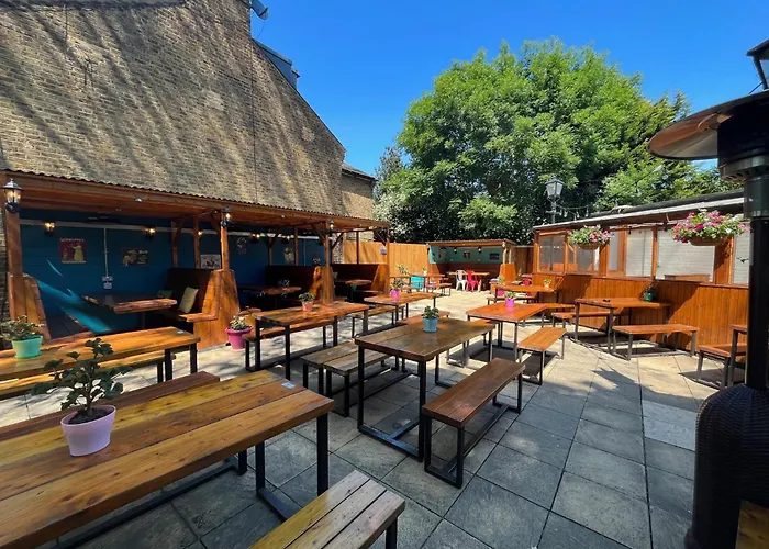 Airport Hotel: The Green W7