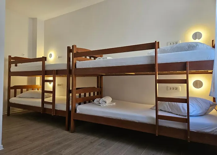 Luka'S Lodge Guesthouse &