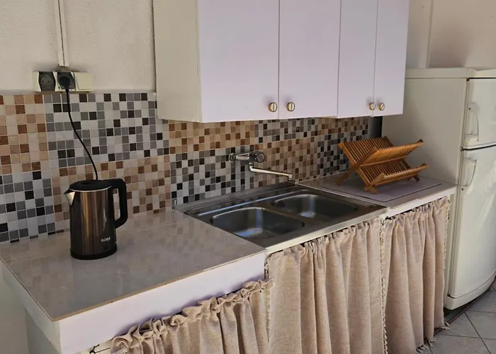 Luka'S Lodge Guesthouse &