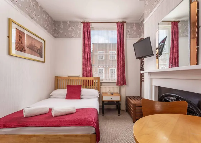 Hotel: St Athans Hotel