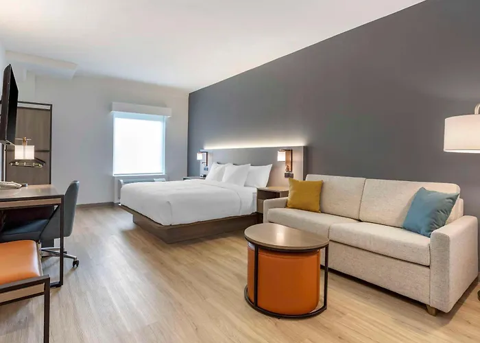 Comfort Inn & Suites Liberty International Airport