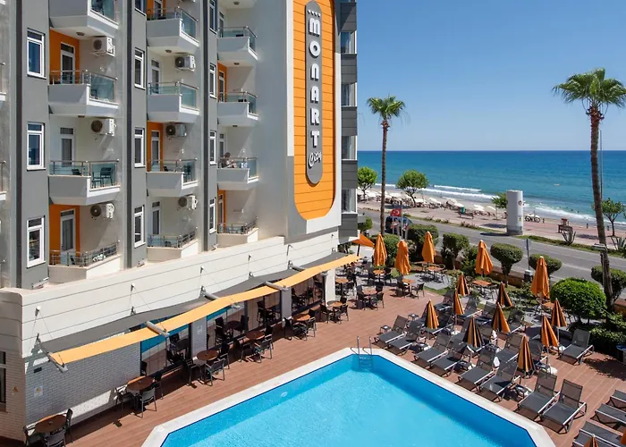Hotel with pool: Monart City Hotel