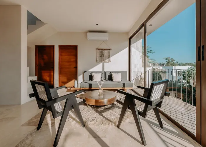 Hotel with pool: Majaro Apartments