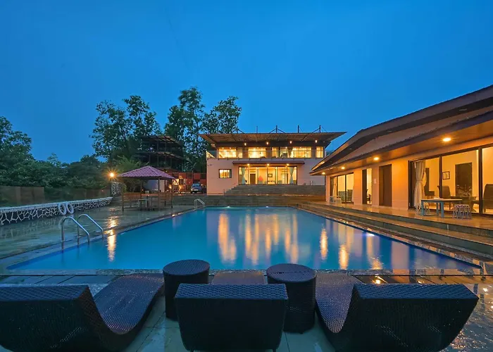 Private villas Stayvista'S Lake Mansion - Lakeside With Mountain View, Large Pool & Sprawling Lawn