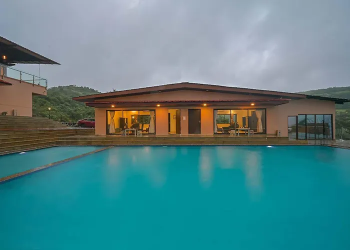 Private villas Stayvista'S Lake Mansion - Lakeside With Mountain View, Large Pool & Sprawling Lawn