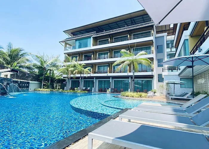 Hotels with a view Aqua Resort Phuket - Near Beach And Chalong Pier