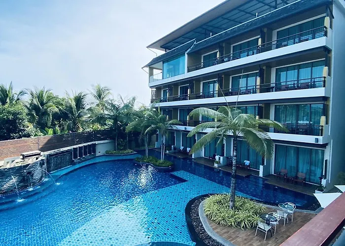 Hotels with a view Aqua Resort Phuket - Near Beach And Chalong Pier