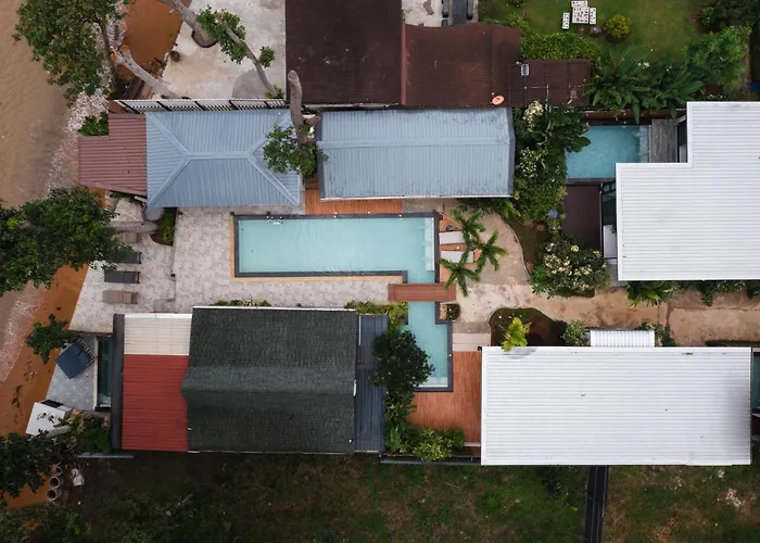 BeachHouse Pool s