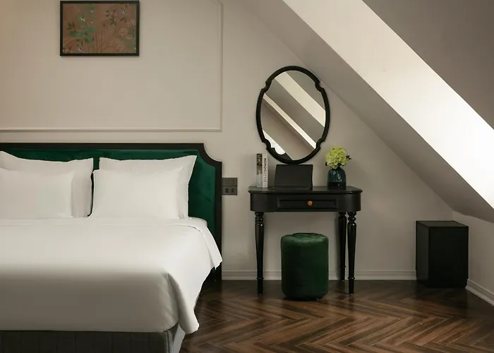 Elegant Boutique Ha Long