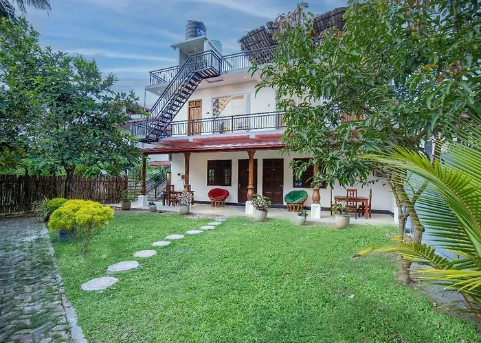 Pet Friendly hotel: Happy House Hiriketiya