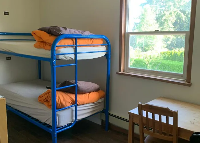 Hotel near College: Vancouver Backpacker House - 10 Min Walk To Metrotown Skytrain Station