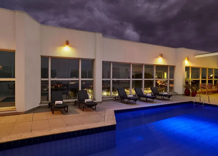 Hotel com piscina: Sheraton Vitoria