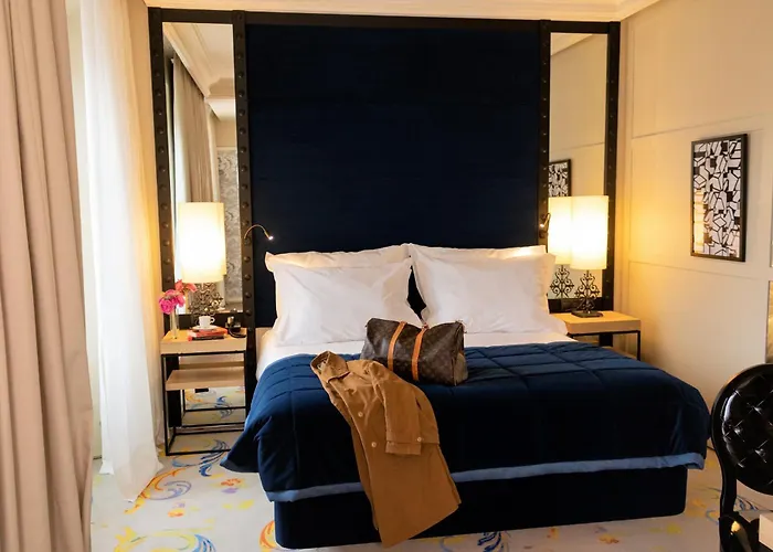 Hotel with pool: Pestana Collection Plaza Mayor