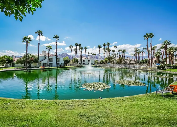 Hotel with view: Desert Breezes Resort