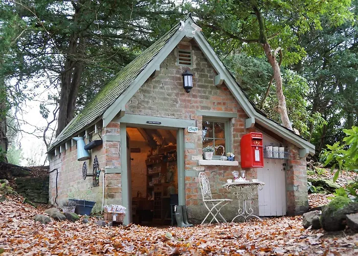 : Luxury Woodland Lodge Retreat At Culdees Castle