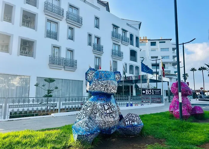 3 star hotels Park Plaza Suites Apartamentos