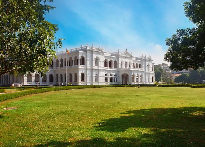 5 star hotels Fairway Colombo - Sri Lanka'S First With Robot Technology