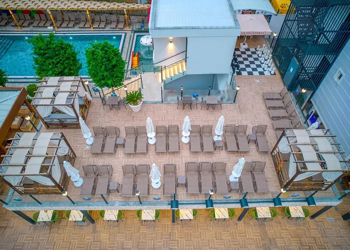 Luxury hotel only: Club Big Blue Suit Hotel
