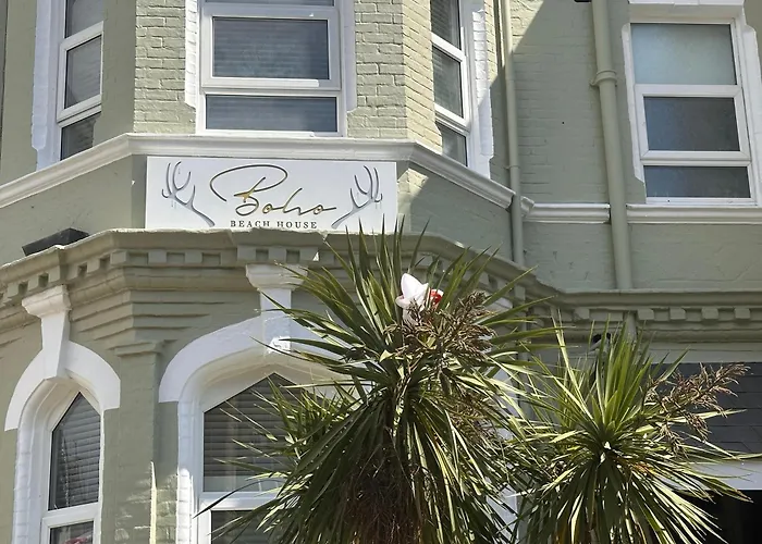 Boho - 4 Min Walk To Beach & Town