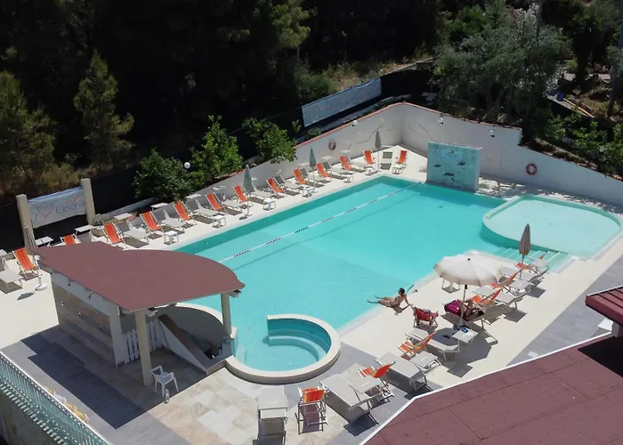 Hotel con piscina: Villaggio Elisena