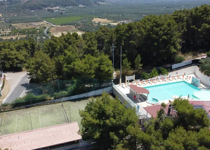 Hotel con piscina: Villaggio Elisena