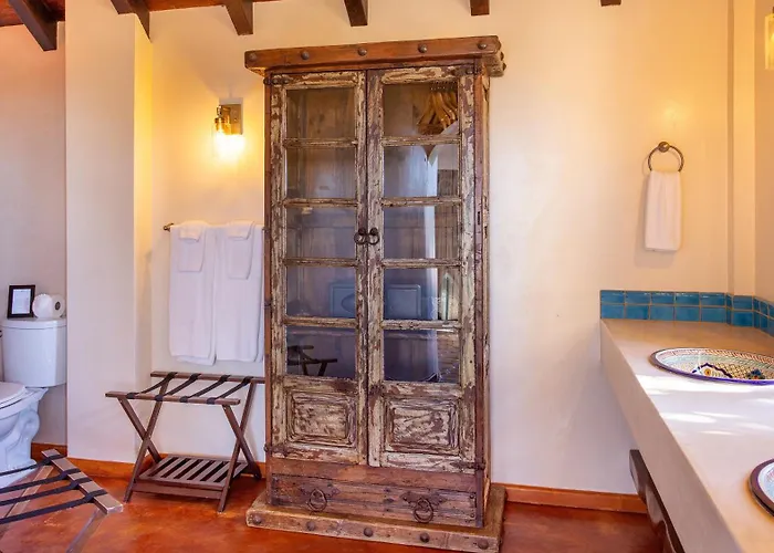 Luxury hotel only: Villa Santa Cruz