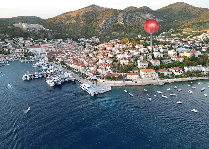 Ferienvermietung: Villa Milton Hvar