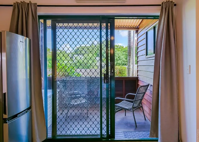 Pet Friendly hotel: Boat Harbour Studio Apartments And Villas