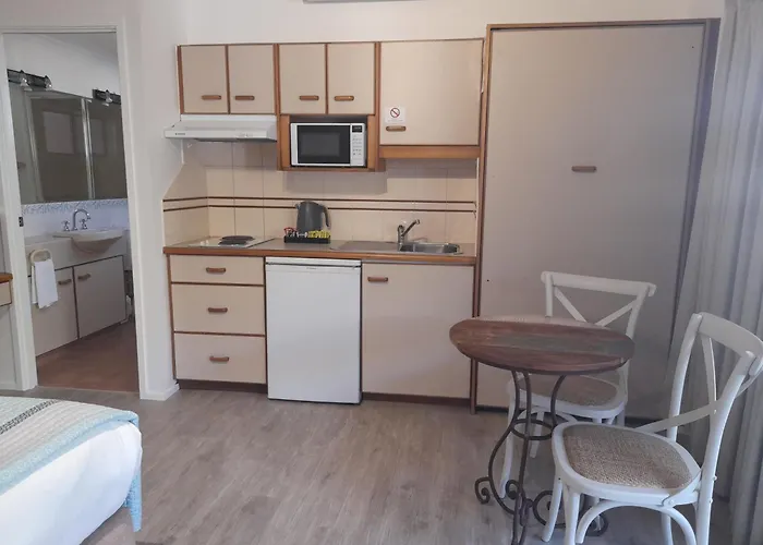 Pet Friendly hotel: Boat Harbour Studio Apartments And Villas