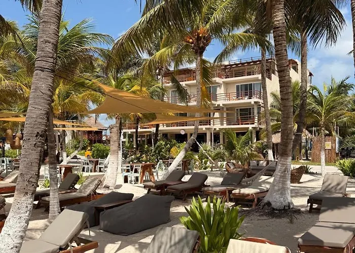 Hotel de lujo: Noah Beach Hotel & Suites