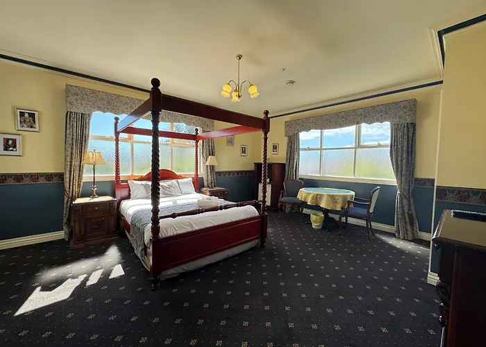 Luxury hotel only: Toorak Manor Hotel Free Parking