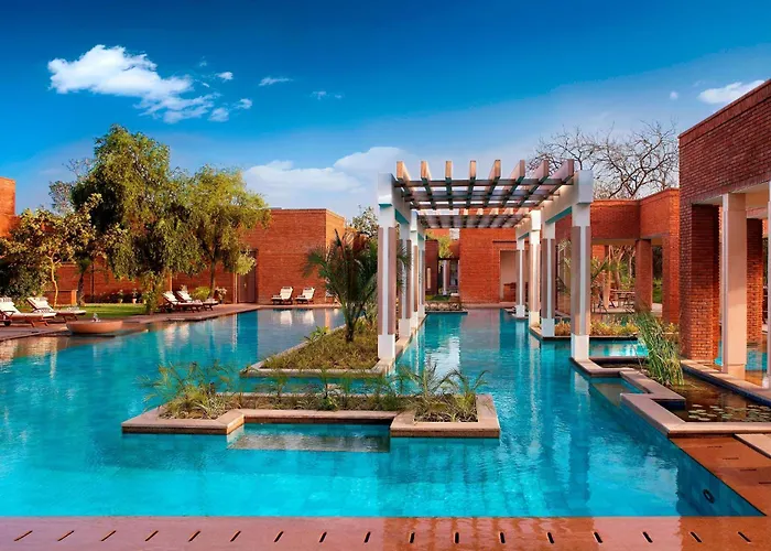 Hotel with Tennis: Itc Mughal, A Luxury Collection Resort & Spa, Agra