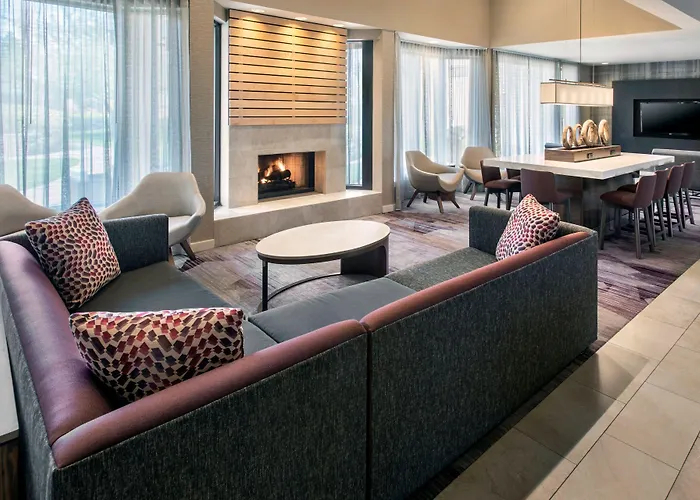 Pet Friendly hotel: Courtyard Newark Liberty International Airport