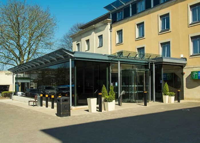 Pet Friendly hotel: Holiday Inn Express Bath By Ihg