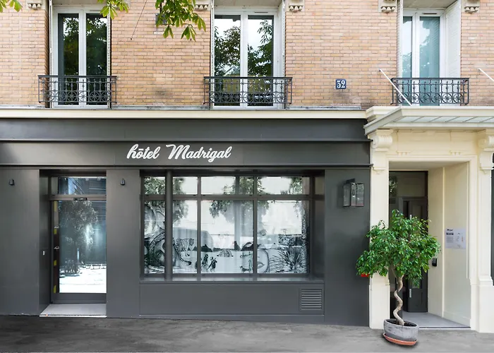 Family Hotel: Madrigal