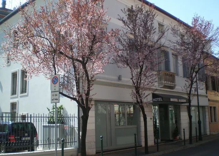 Hôtel 3 étoiles: Hotel Aaron