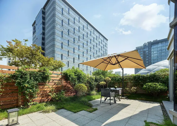 Hotels Close to Airport Hilton Shanghai Hongqiao