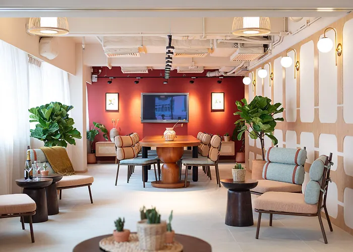 4 star hotel: The Figo