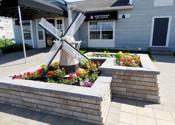Amsterdam Inn & Suites