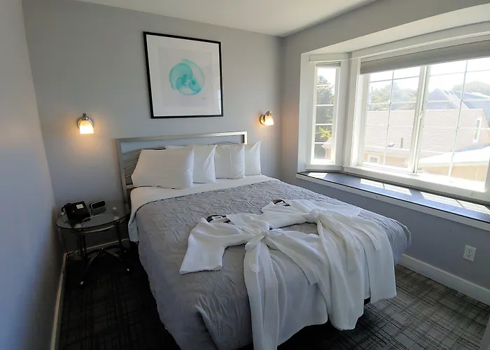 Hotel with view: Nelscott Manor