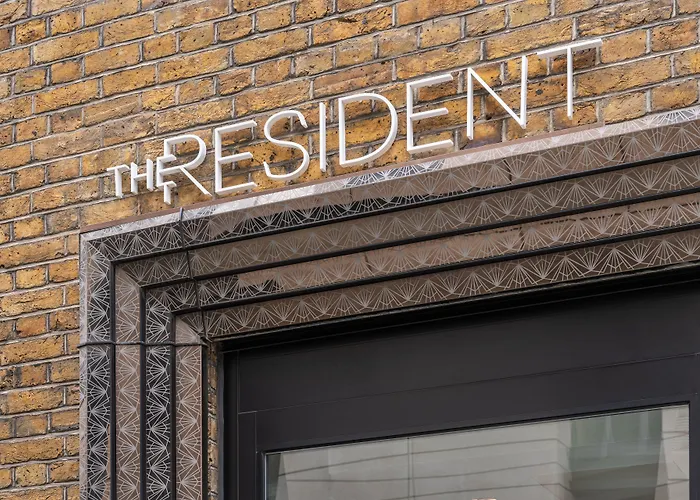 Family Hotel: The Resident Victoria