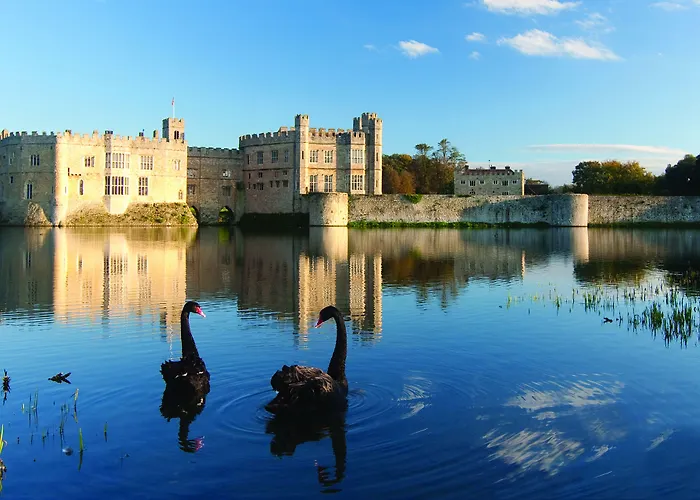 Cabin: Leeds Castle Stable Courtyard Bed And Breakfast