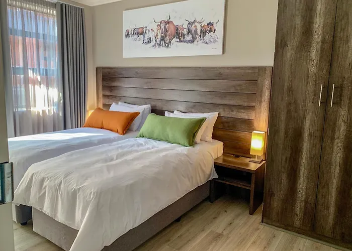 Golf hotel: Hotel At Hatfield Apartments