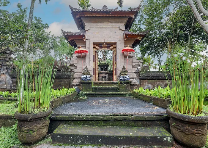 Hotel with pool: Uma Dawa Resort And Spa